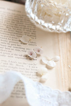 Load image into Gallery viewer, Alyssum oval studs