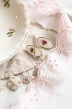 Load image into Gallery viewer, Vintage oval studs- alyssum flowers