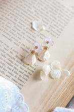 Load image into Gallery viewer, Grace- alyssum flower