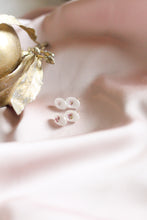 Load image into Gallery viewer, Alyssum oval studs