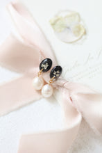 Load image into Gallery viewer, Victoria