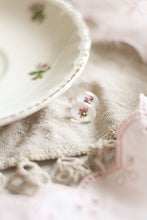 Load image into Gallery viewer, Alyssum oval studs